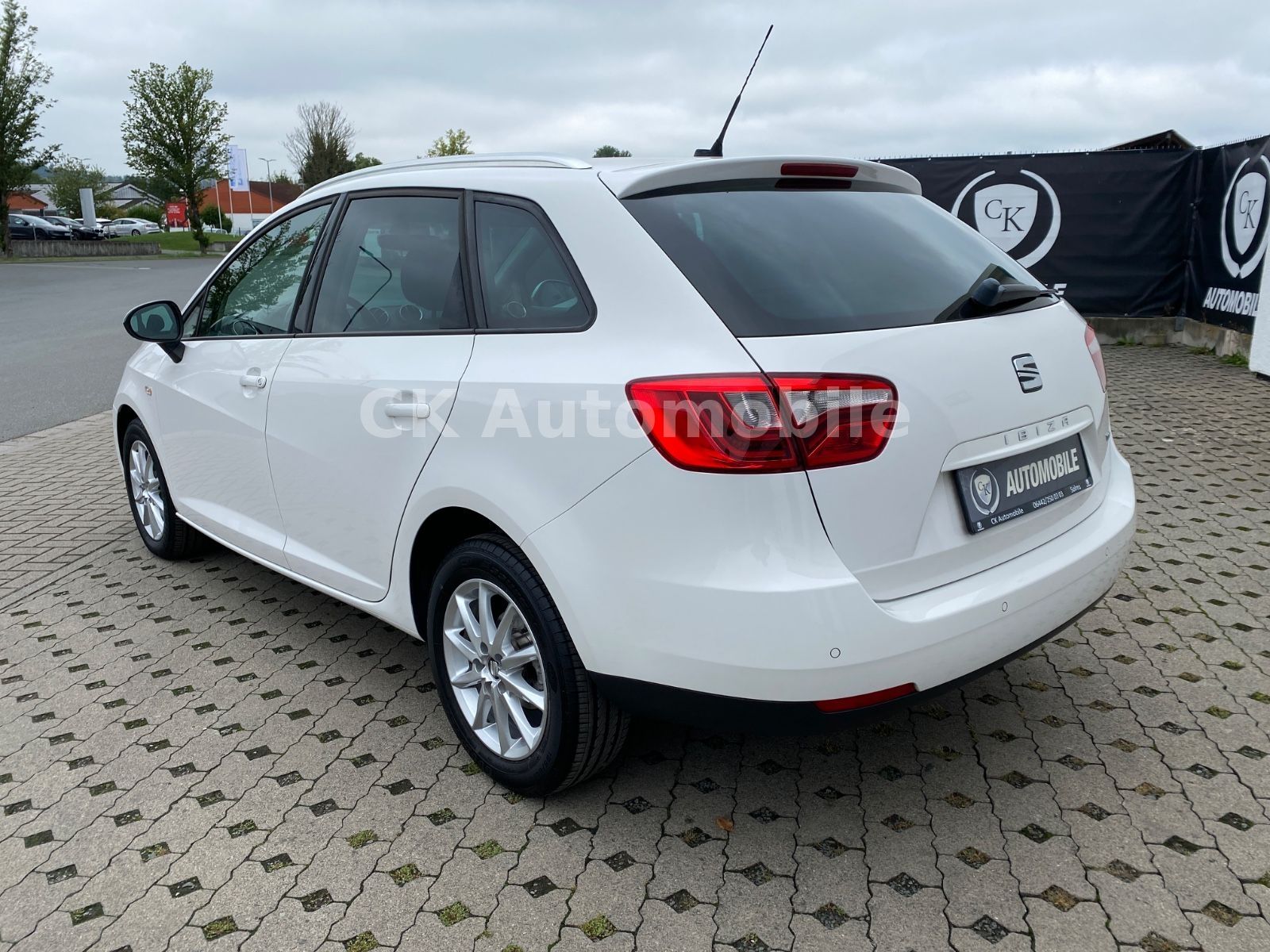 Fahrzeugabbildung SEAT Ibiza ST 1.0 TSI Style DSG/Navi/Bi-Xenon/PDC