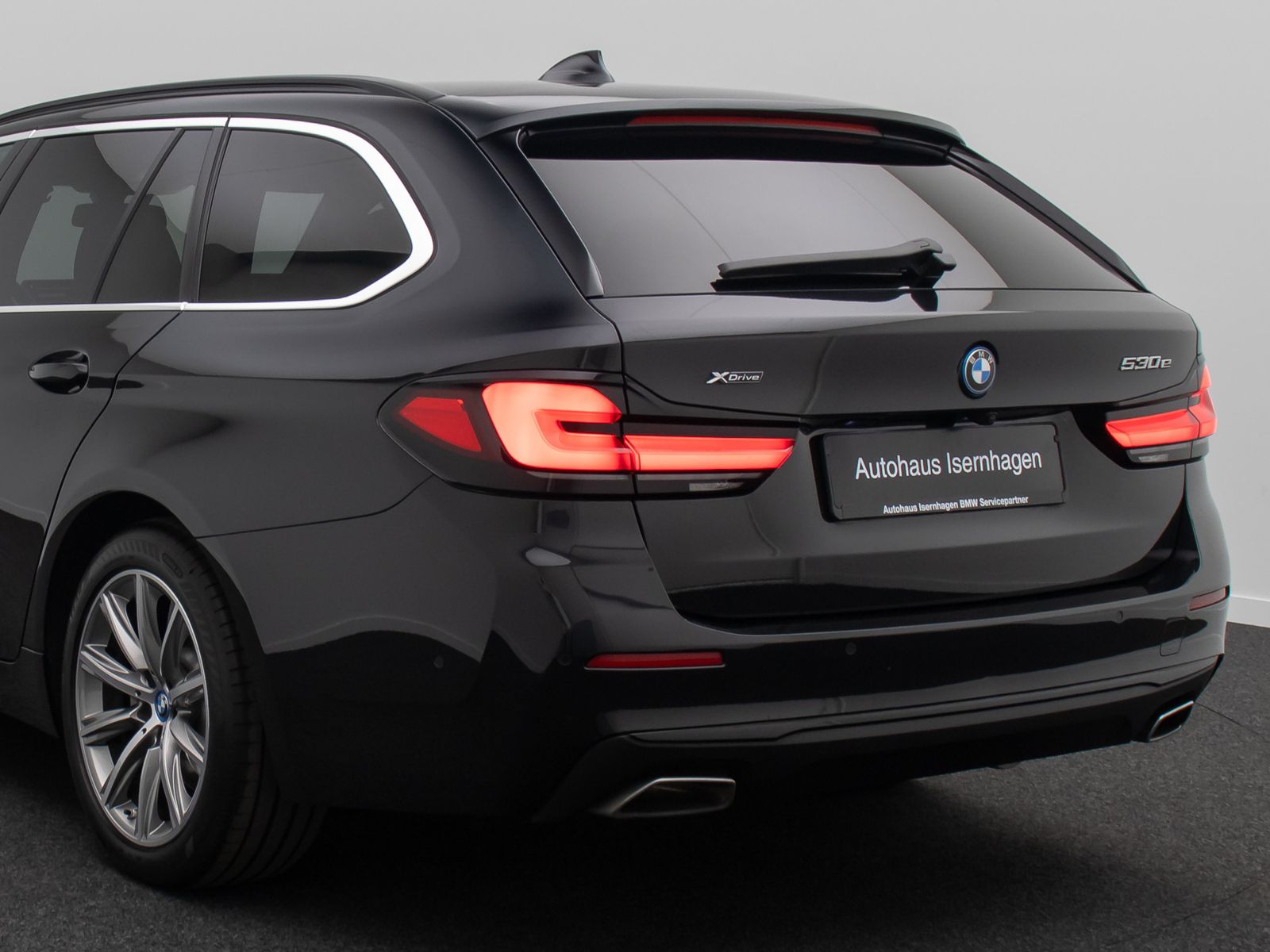 Fahrzeugabbildung BMW 530e xD Panorama 360&deg;DAB HiFi 4xKlima AHK Alarm