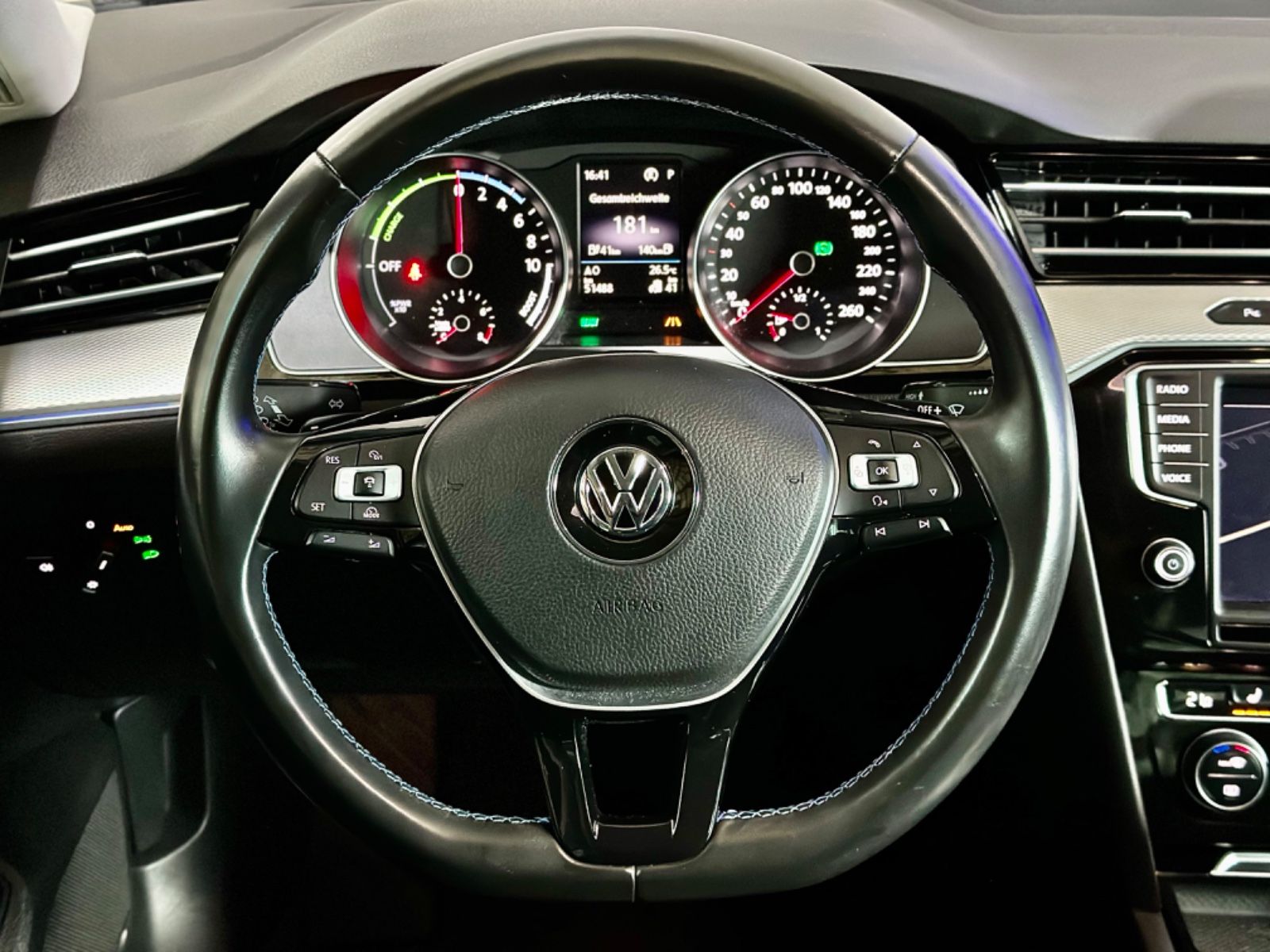 Fahrzeugabbildung Volkswagen Passat Lim. GTE 1,4TSI *DSG*AHK*Standh*ACC*Sound