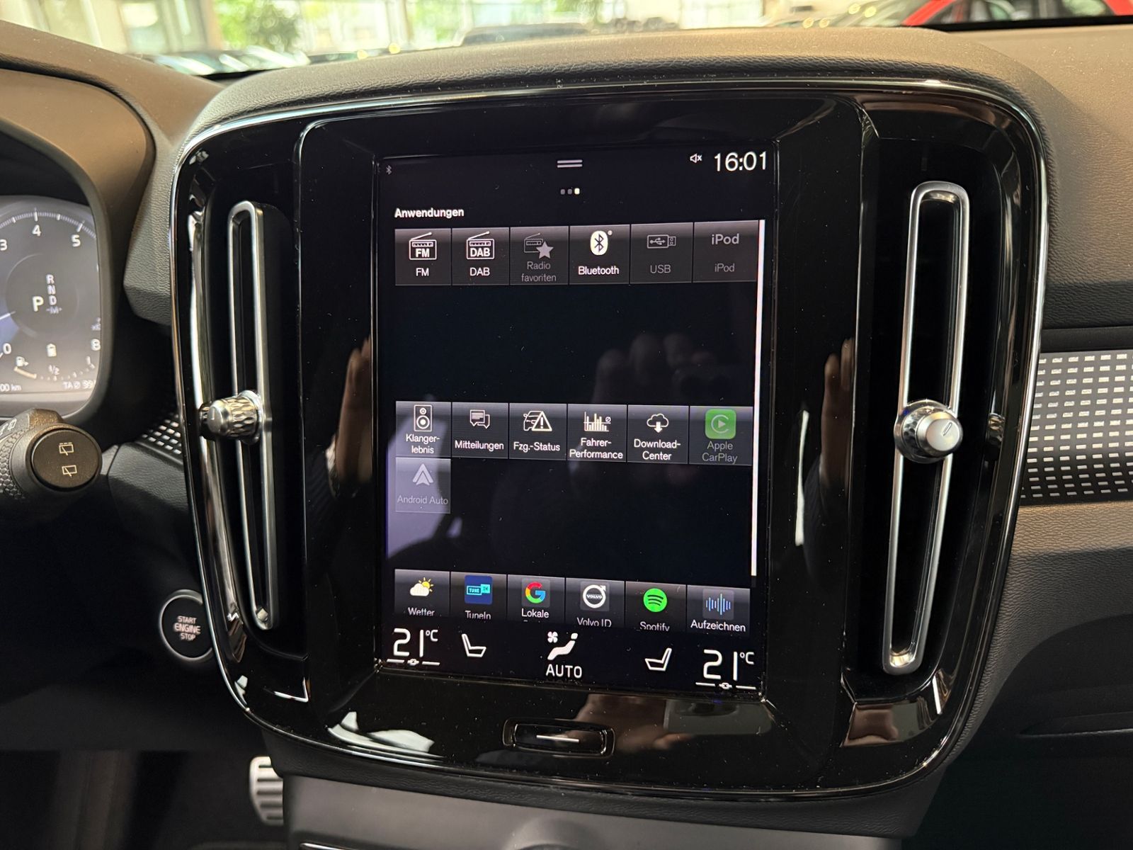 Fahrzeugabbildung Volvo XC40 R Design H/K ACC AHK KAM