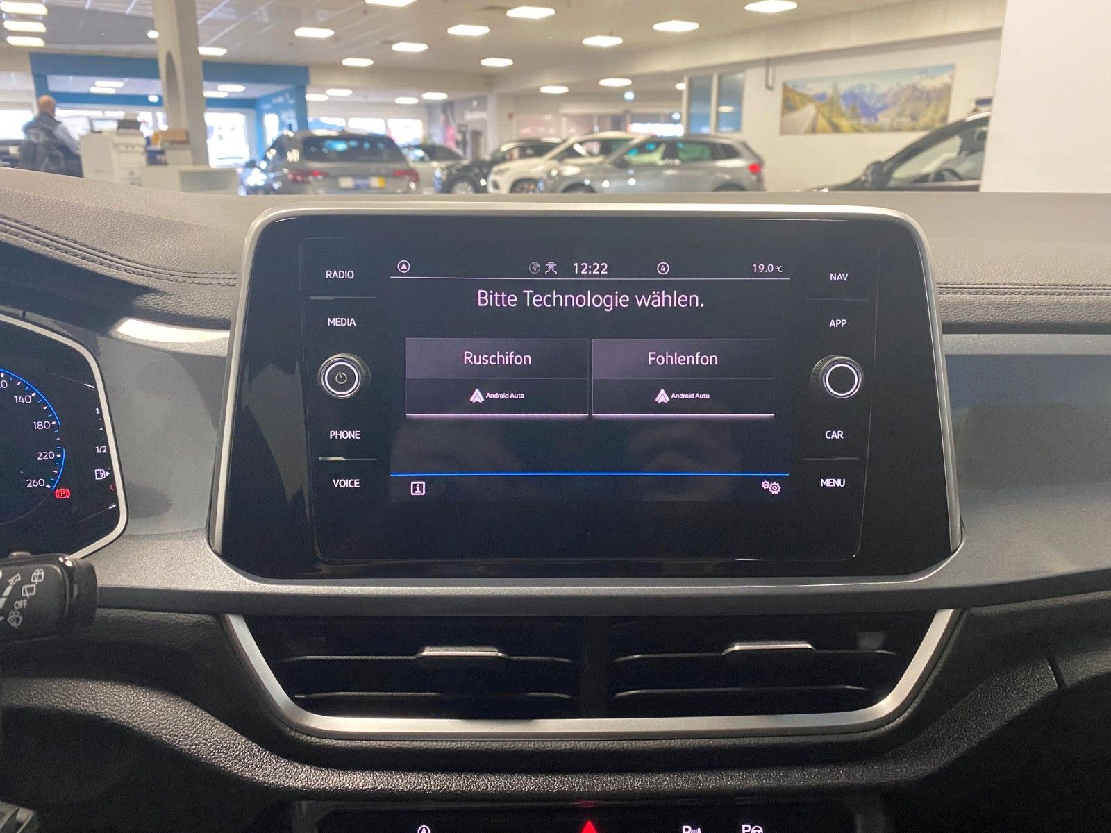 Fahrzeugabbildung Volkswagen T-Roc 1.5 TSI Style+NAVI+1.HAND+AHK+LED Plus+ACC