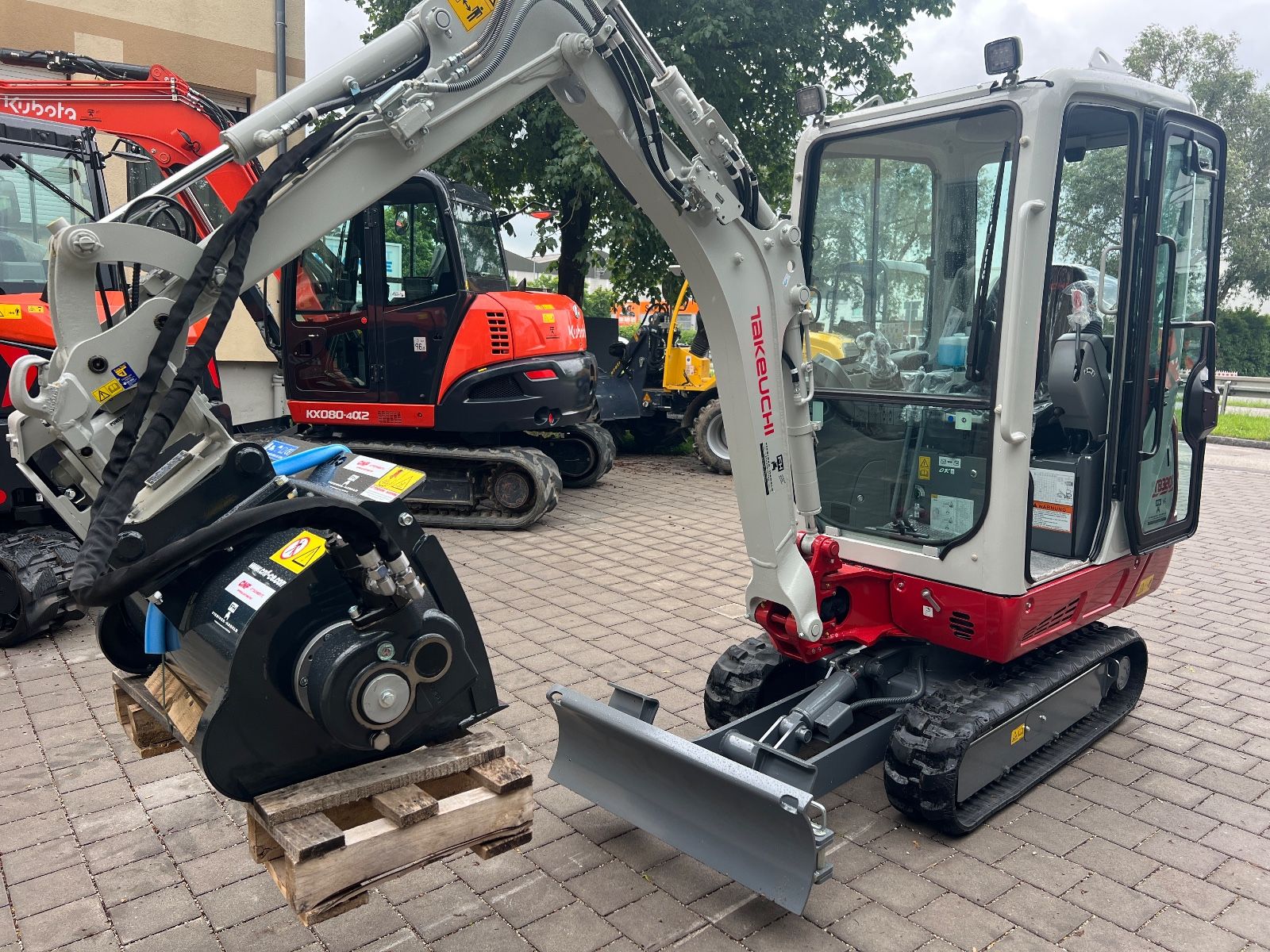 Fahrzeugabbildung Takeuchi TB 320 PoweriltHS01 Kabine,  2,2t