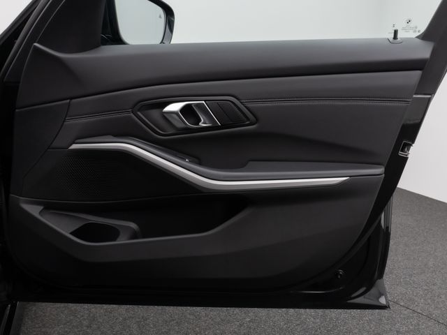 Foto Nummer 31: BMW 318d