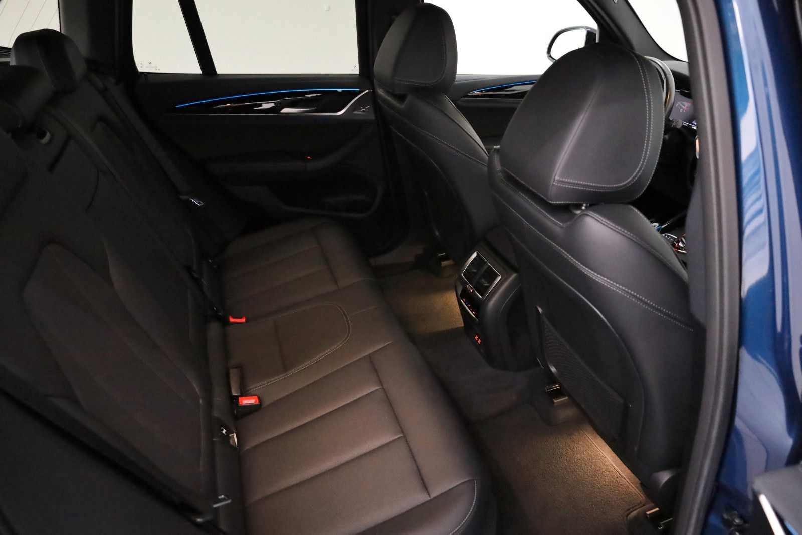 Fahrzeugabbildung BMW iX3 Inspiring,M Sport,Navi,SH,Kamera,ACC,Panoram