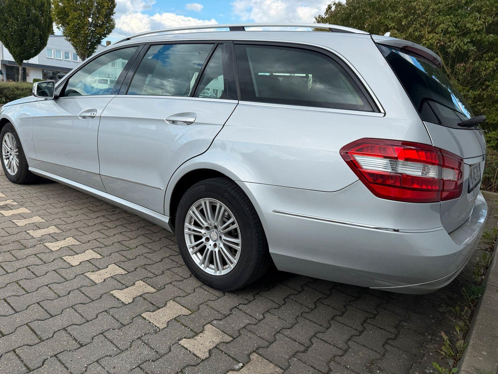 Mercedes-Benz E220 2011 — photo 8