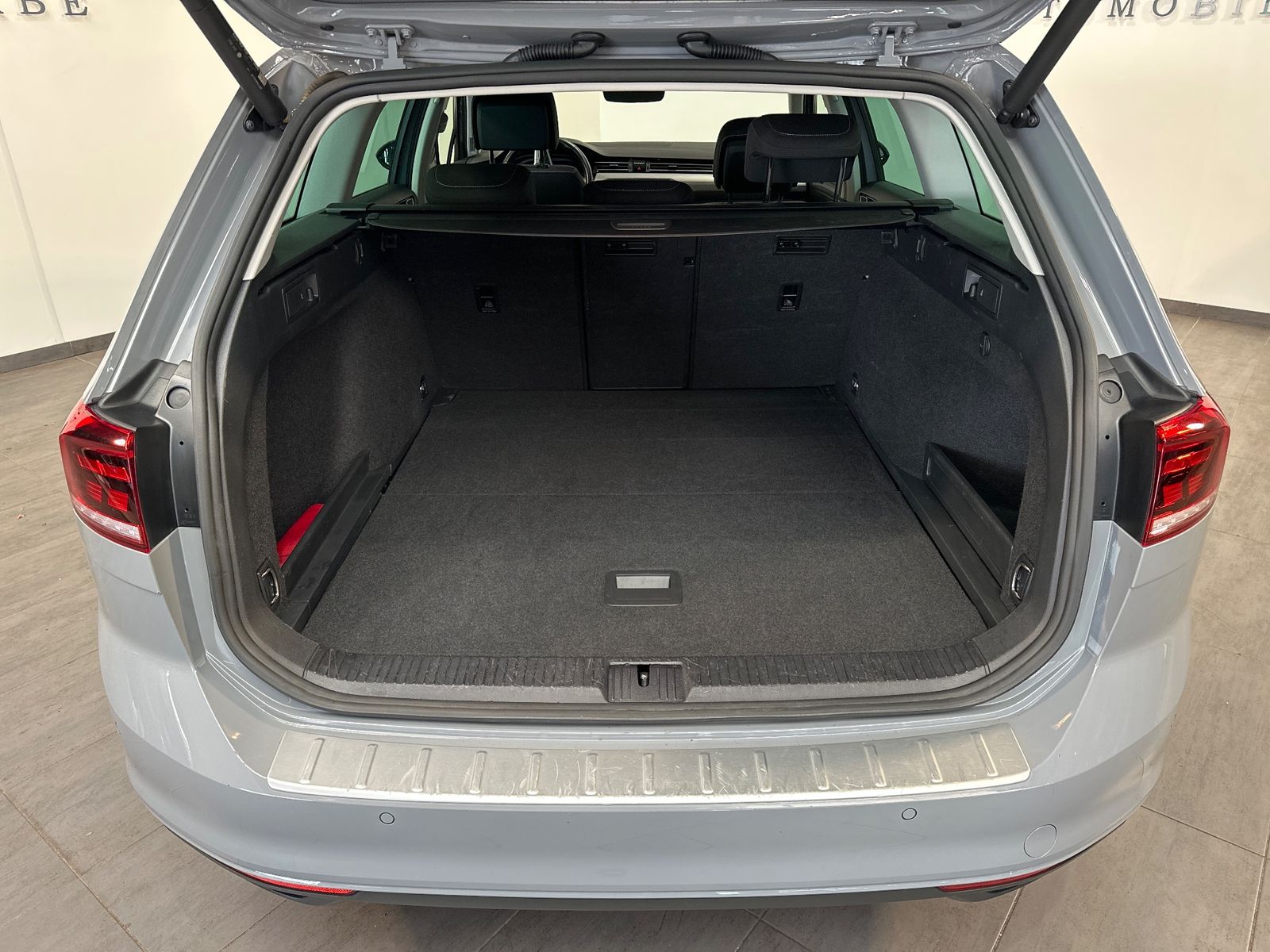 Fahrzeugabbildung Volkswagen Passat Variant 2.0 TDI DSG Business NAV+LED