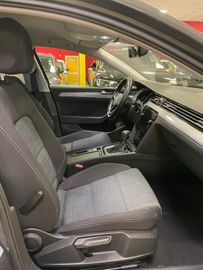 Volkswagen Passat - 10