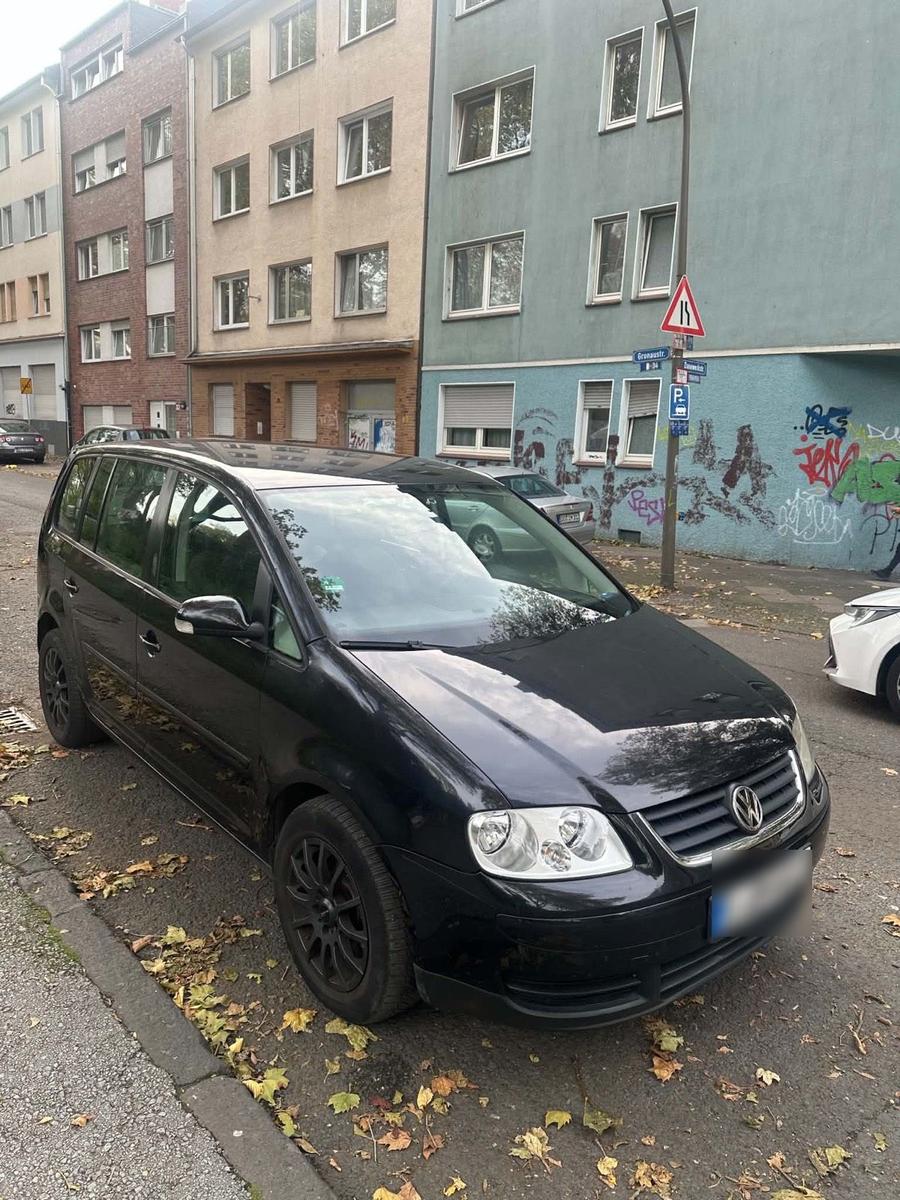 Volkswagen Touran 2006 — rear view