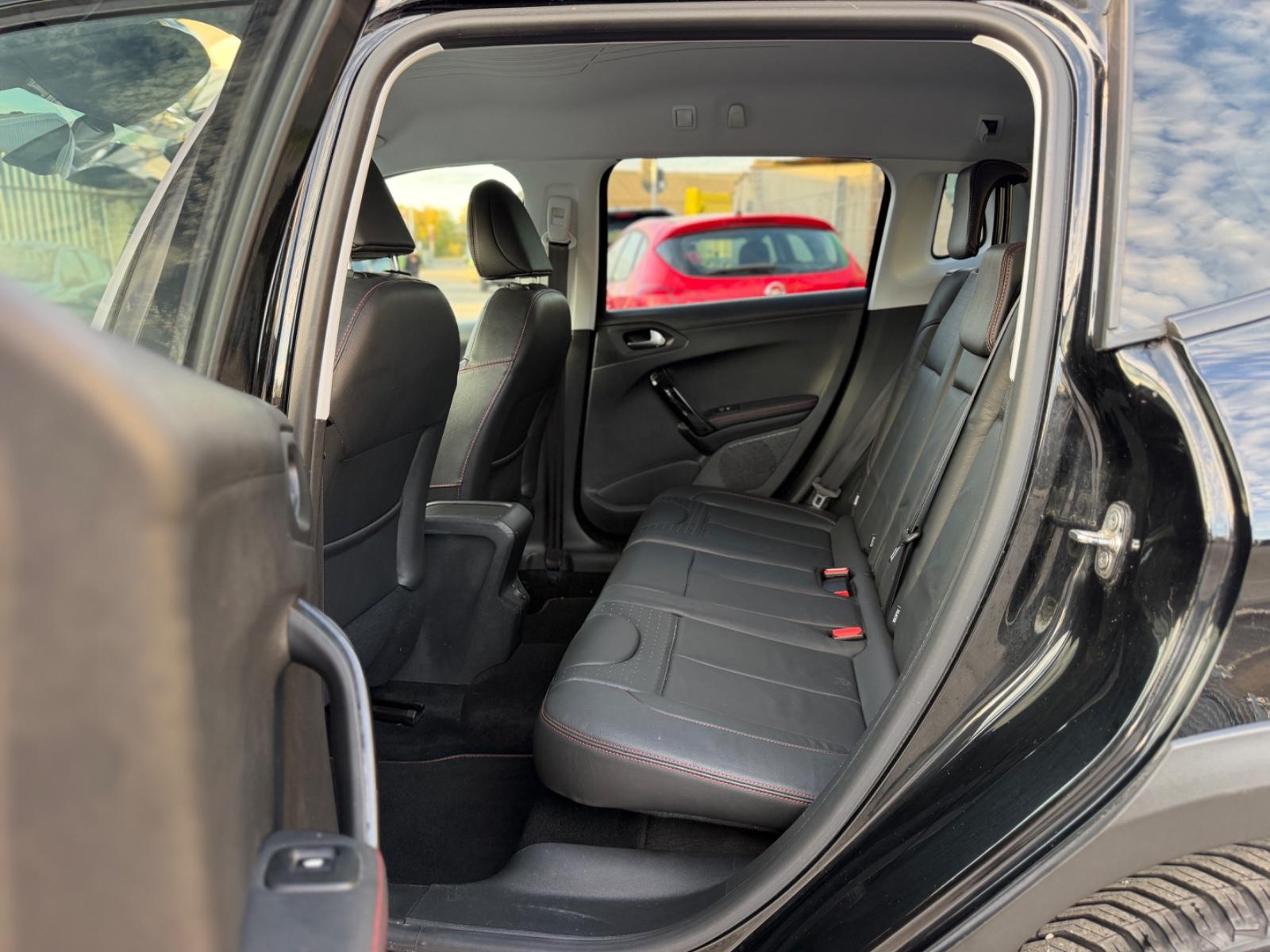 Peugeot 2008 Allure GT-Line Aut. *LEDER*KAMERA*NAVI*LED*