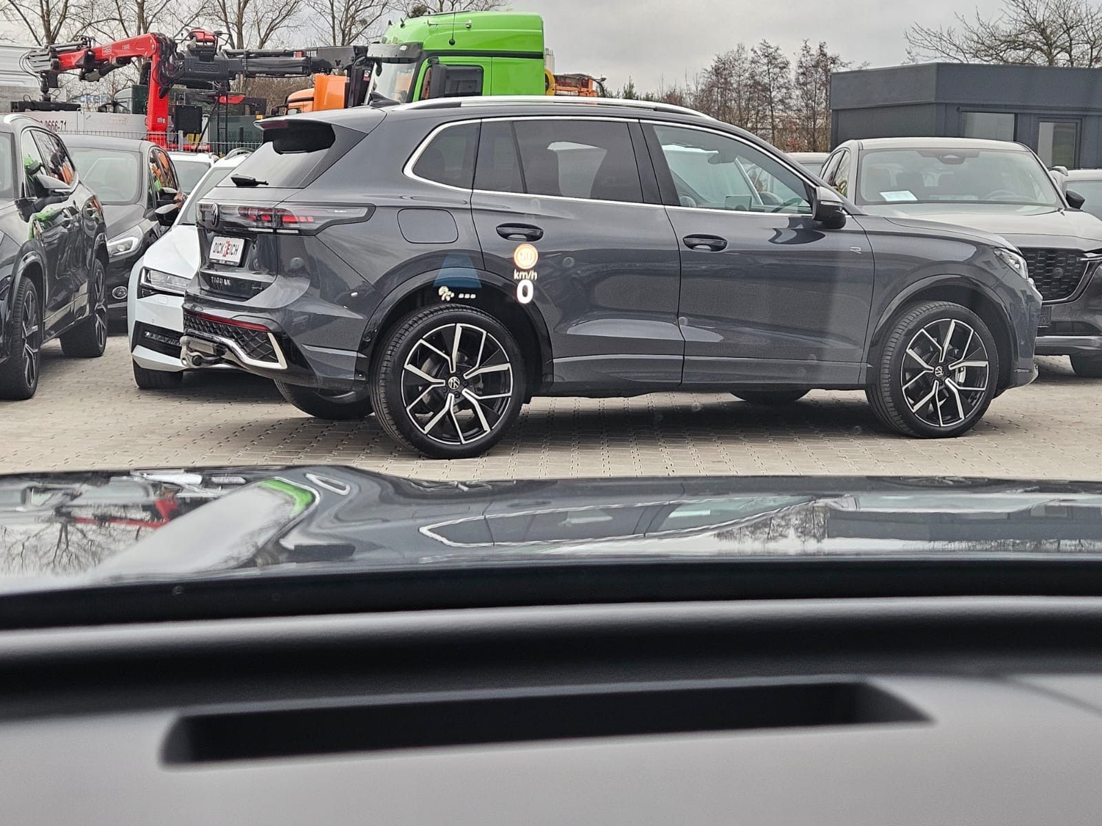 Fahrzeugabbildung Volkswagen Tayron 2.0 TDI 4M R-Line BLACK*7Si*MATRIX*PANO