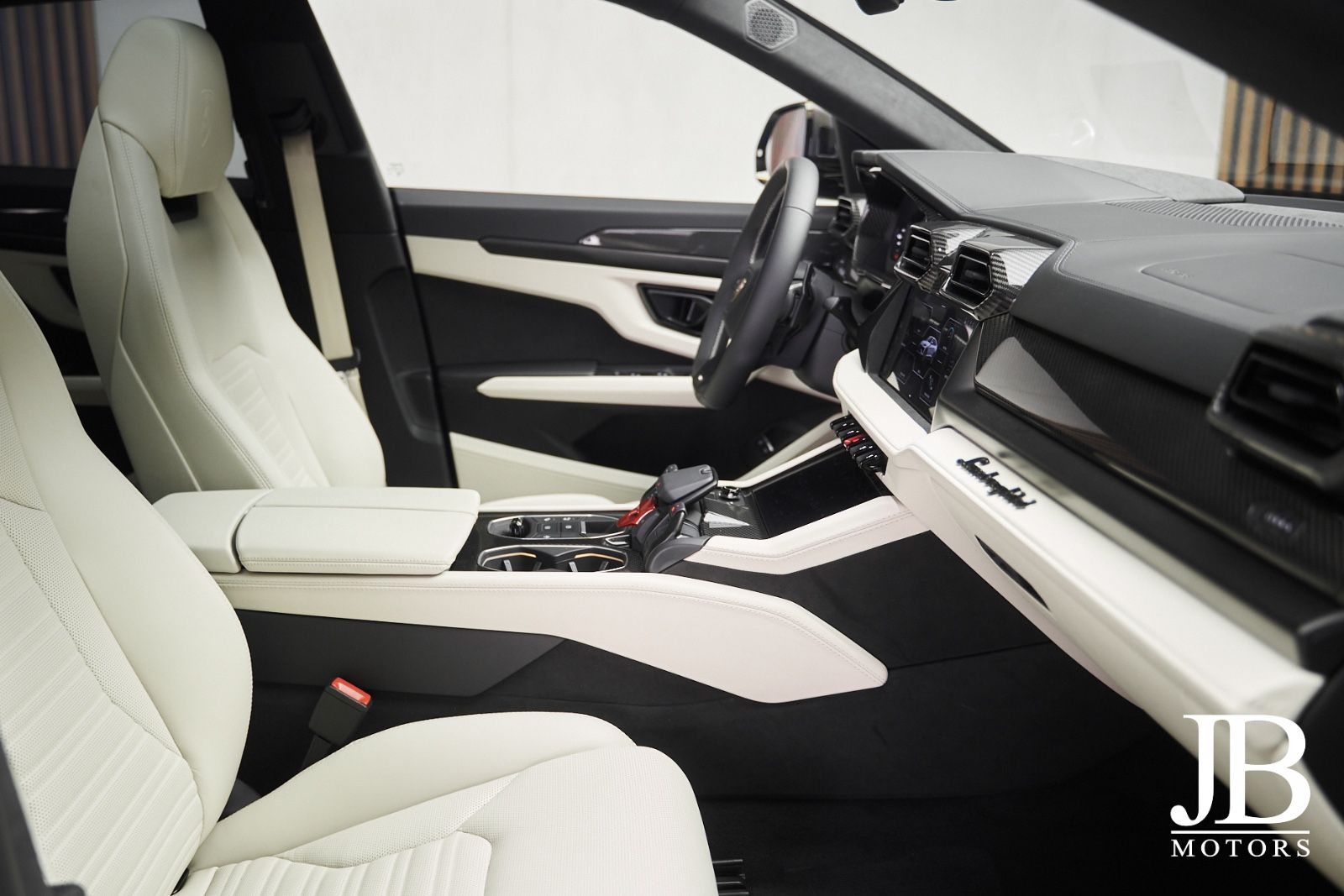 Fahrzeugabbildung Lamborghini Urus SE Panorama 3D B&O Carbon 23 Zoll