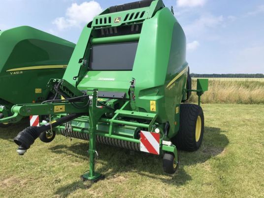 John Deere V461M