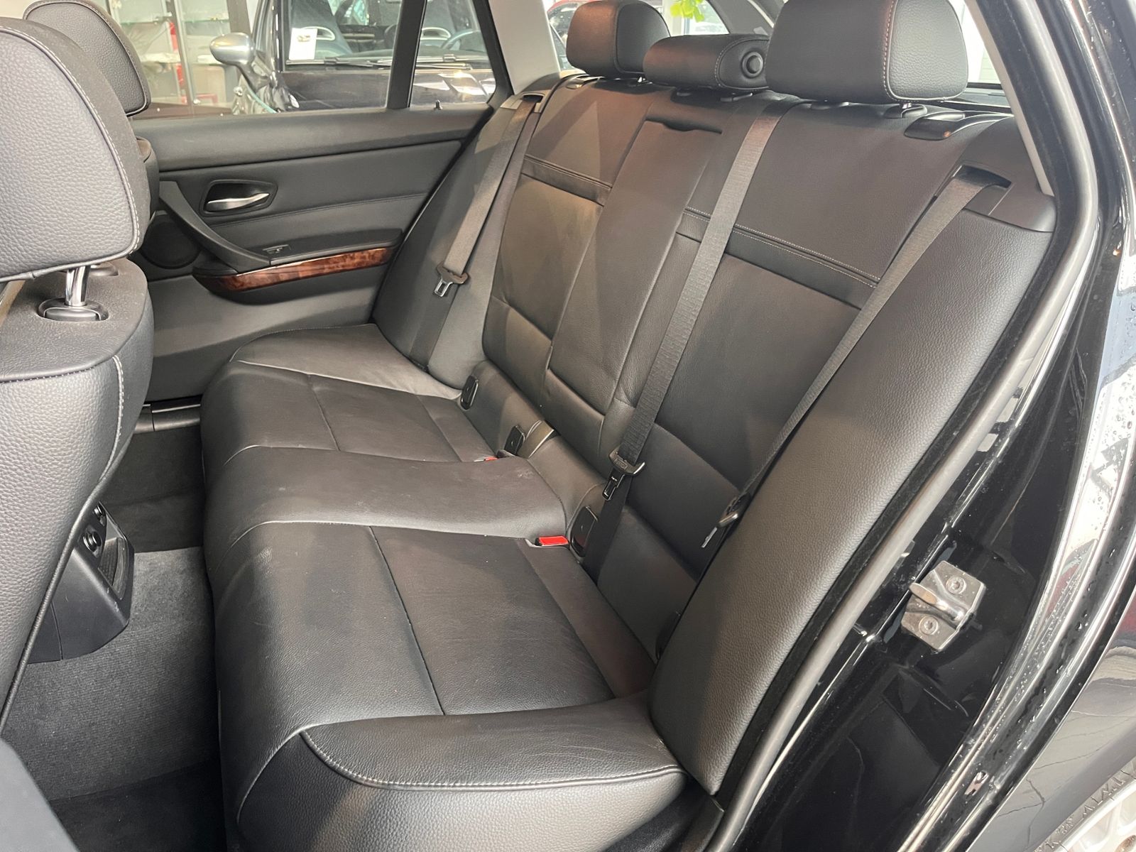 Fahrzeugabbildung BMW 320i  Touring PANO XENON NAVI