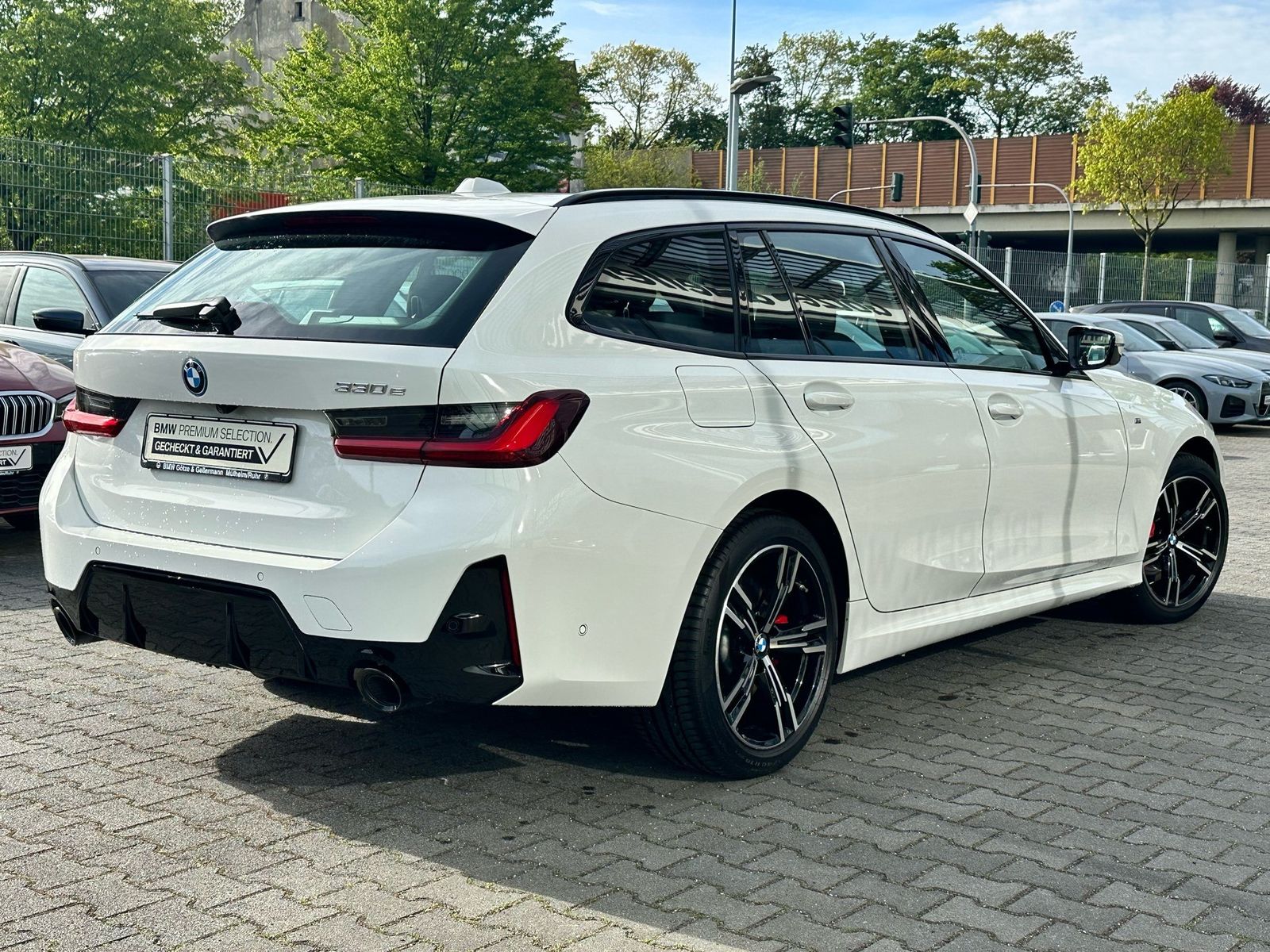 BMW 330 - Bild 2