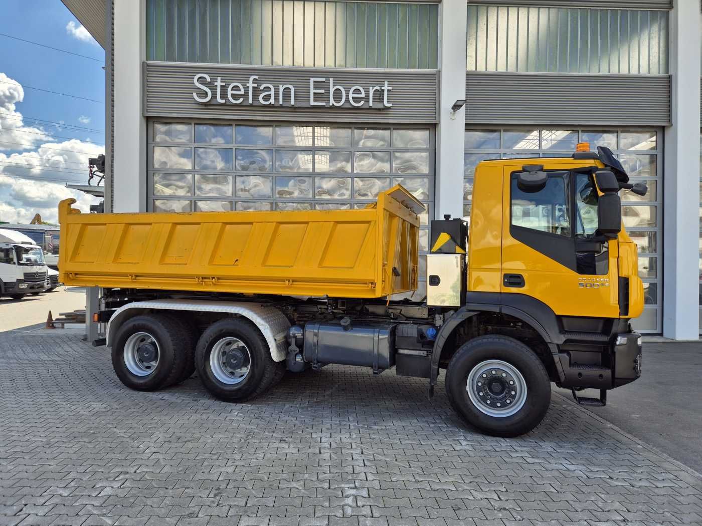 Fahrzeugabbildung Iveco Trakker AD380T50 6x4 Kipper/SZM Wechselsystem