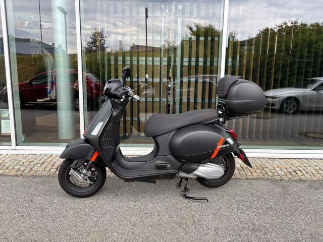 Piaggio Vespa GTS 300 Sport