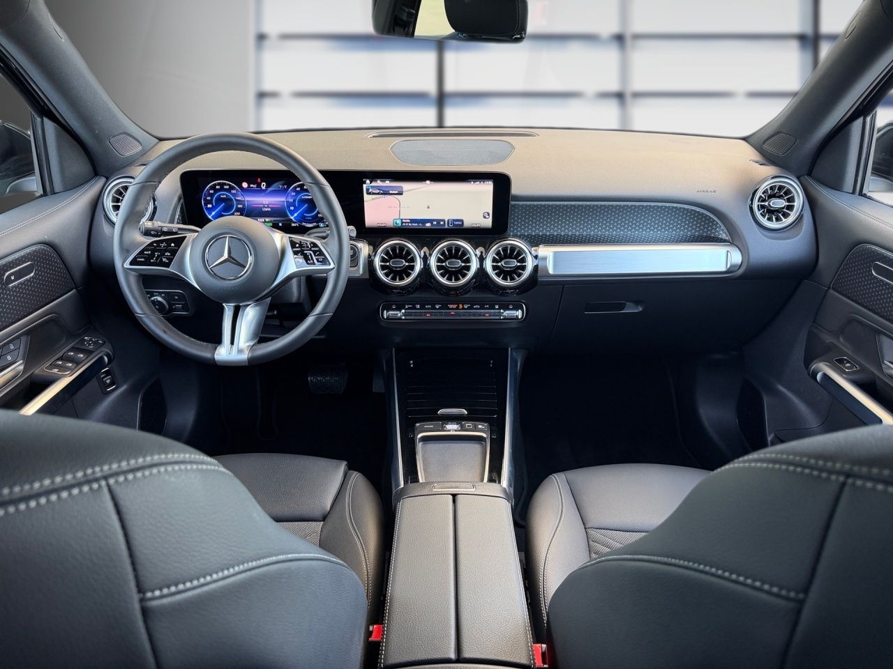 Fahrzeugabbildung Mercedes-Benz EQB 350 4M BONUS+AHK+PANO+360°+DISTR+WINTER+KEYL
