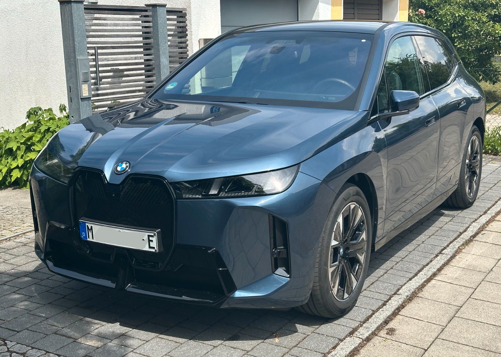 BMW iX xDrive60, 2-Achs Luft. Sitzbelüftung, AHK,