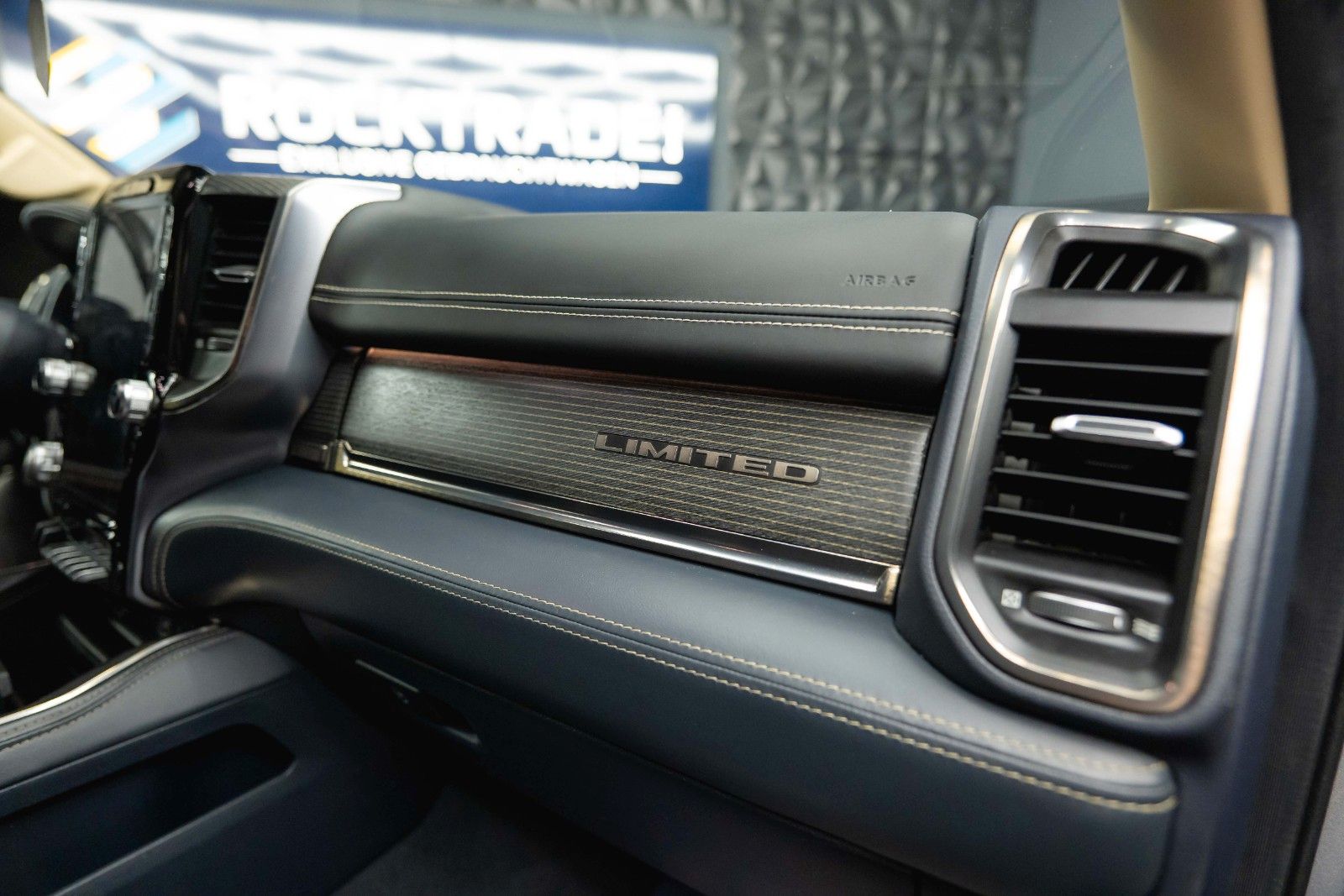 Fahrzeugabbildung Dodge RAM 5.7 V8 HEMI 4x4 Limited Longbed Hardtop 19%