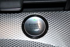 Fahrzeugabbildung Ford Mustang Mach-E 99 kWh AWD White Edition