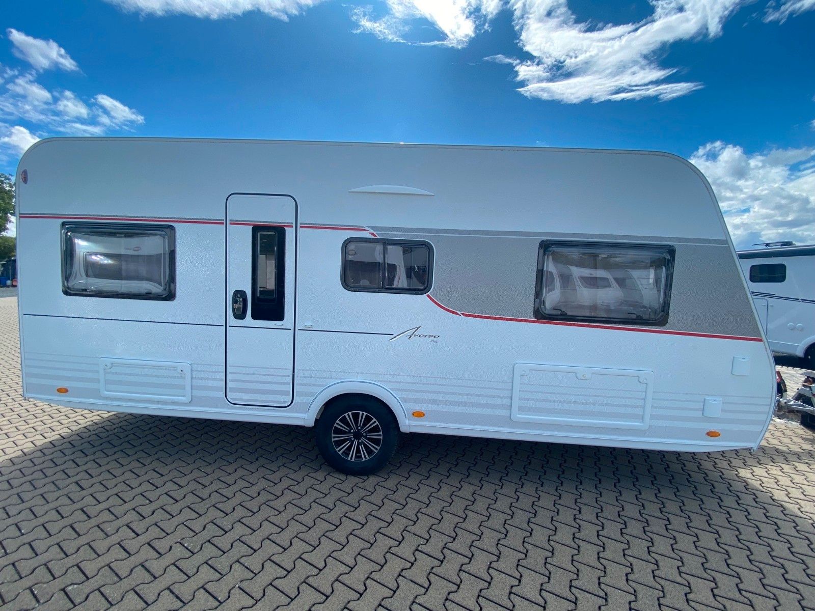 Fahrzeugabbildung Bürstner Averso Plus 520 TL *2.000kg*PlusPaket*Gassteckd.
