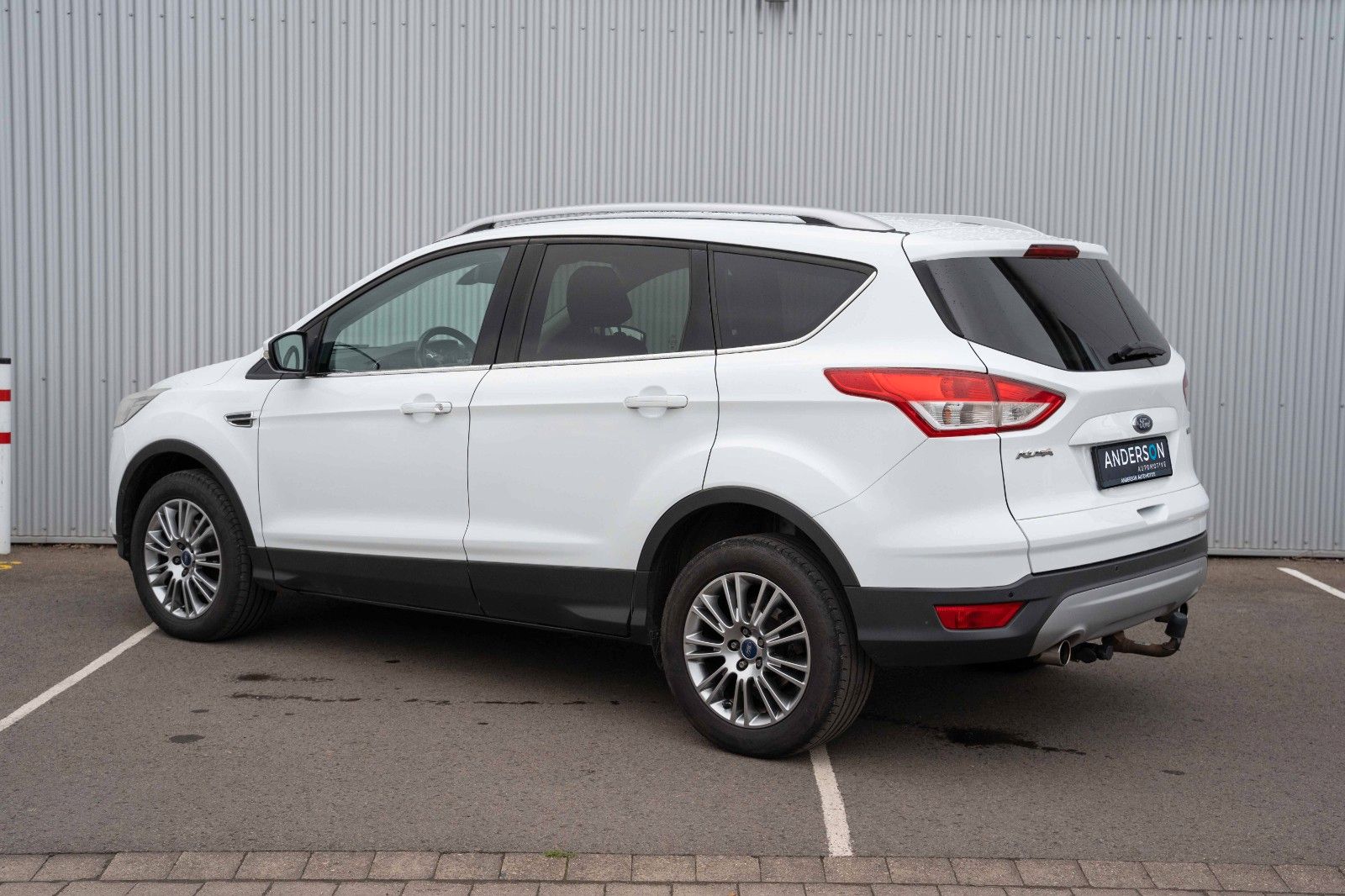 Fahrzeugabbildung Ford KUGA 1.6 TITANIUM TEL SHZ MFL AHK PARKLENK 1.HAN