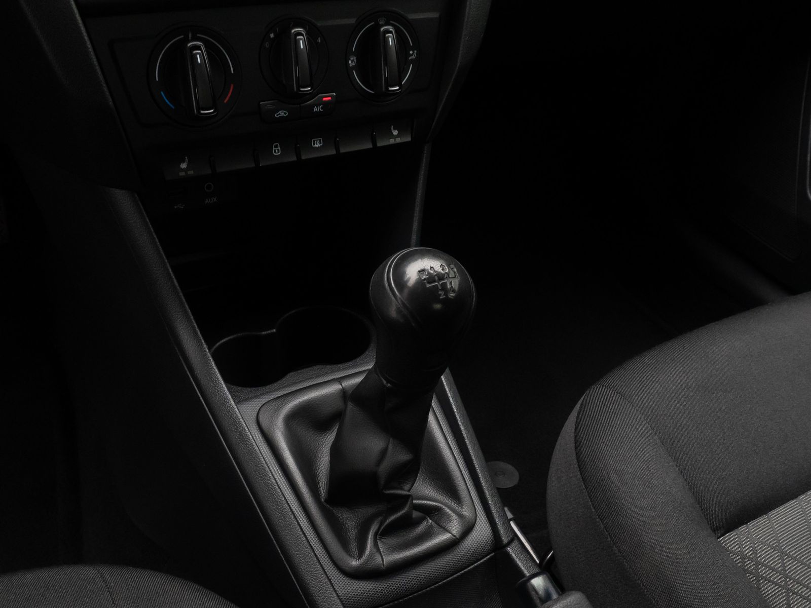 Fahrzeugabbildung SEAT Toledo 1.2 TSI 66kW BremsAss ABS Winterpaket LM