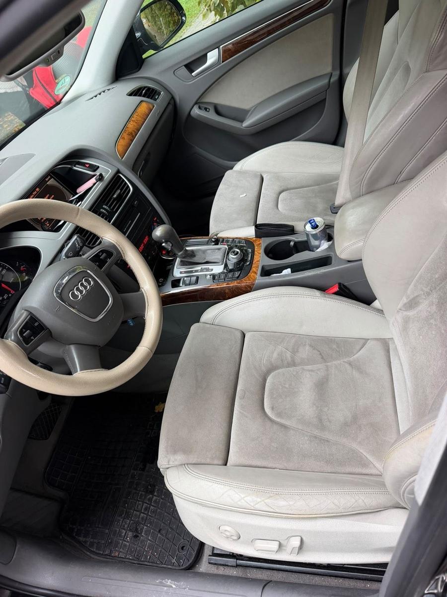 Audi A4 2010 — photo 7