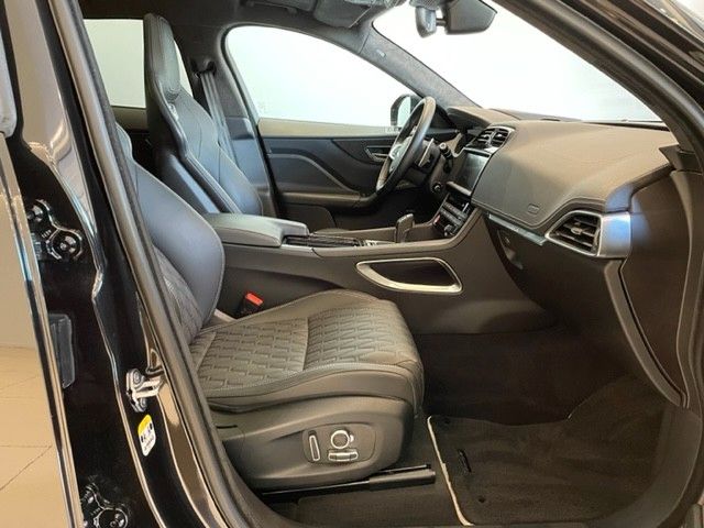 Fahrzeugabbildung Jaguar F-PACE P550 SVR AWD Panoramadach AHK elk. & 22"