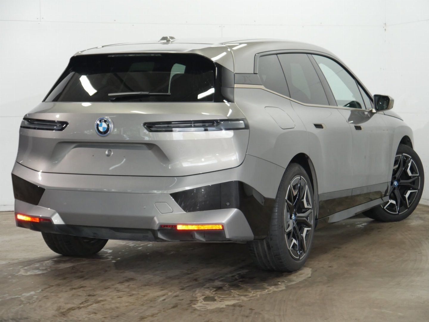 Fahrzeugabbildung BMW iX xDrive40 |Autobahnassistent |BMW Laserlicht |