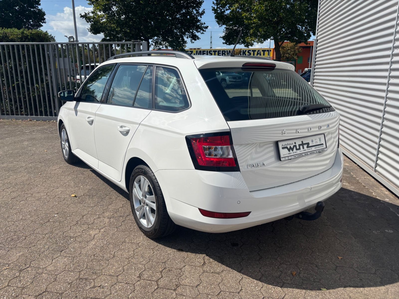 Fahrzeugabbildung SKODA Fabia Combi 1.0 TSI Ambition