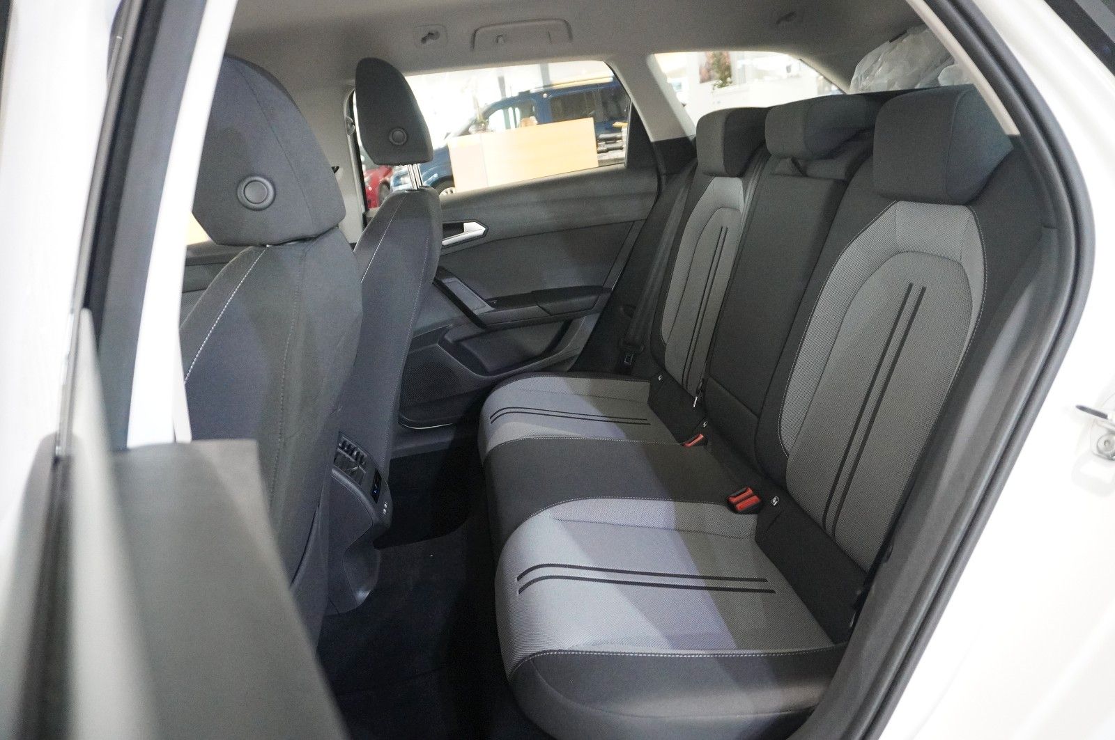Fahrzeugabbildung SEAT Leon ST 2.0 TDI STYLE NAVI/LED/VIRT/SPORT/SH/DAB