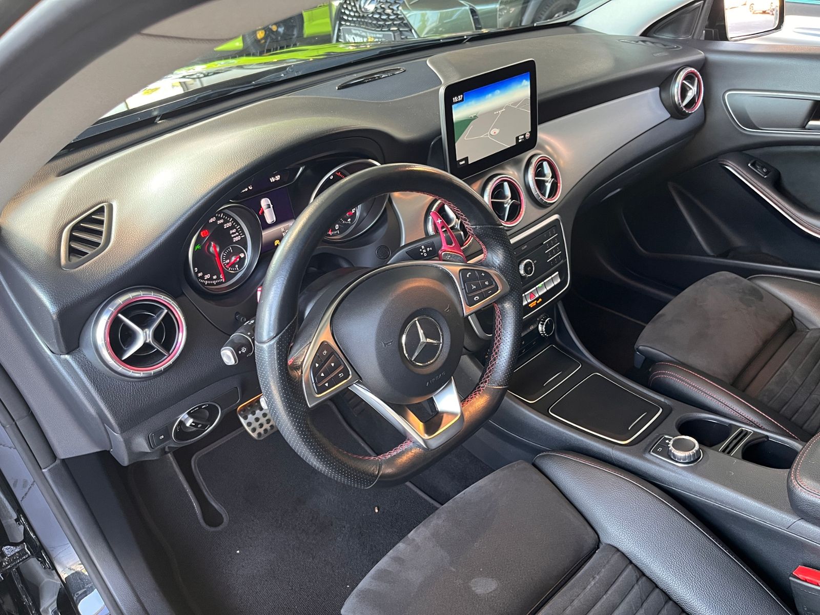 Fahrzeugabbildung Mercedes-Benz CLA 250 Shooting Brake AMG Line ACC LED