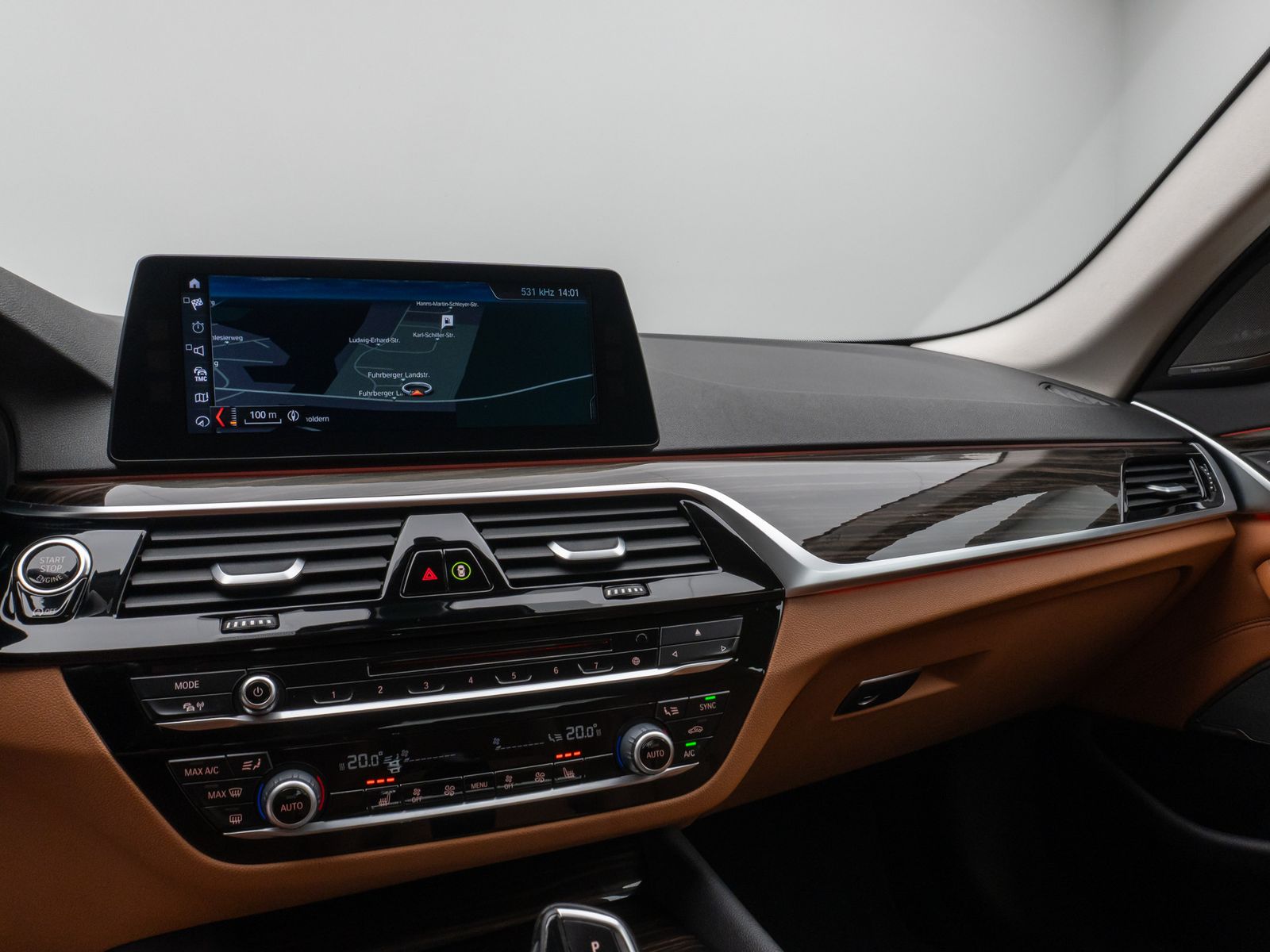 Fahrzeugabbildung BMW 520d Sport Line Kamera HUD H/K Lenkrhzg Alarm