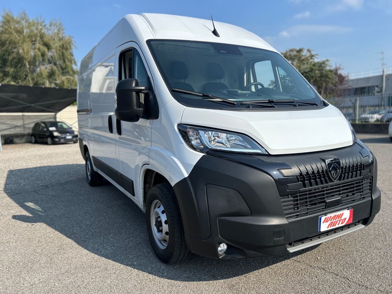 Peugeot Boxer 33 2.2 BlueHDi 140 S&S PM-TM Furgo imagem 2