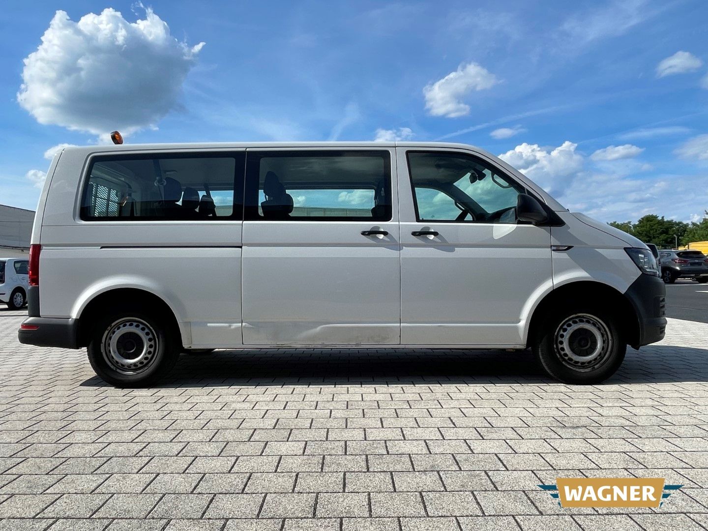 Fahrzeugabbildung Volkswagen T6 Kombi lang 9 Sitzer Rampe Klimaanlage