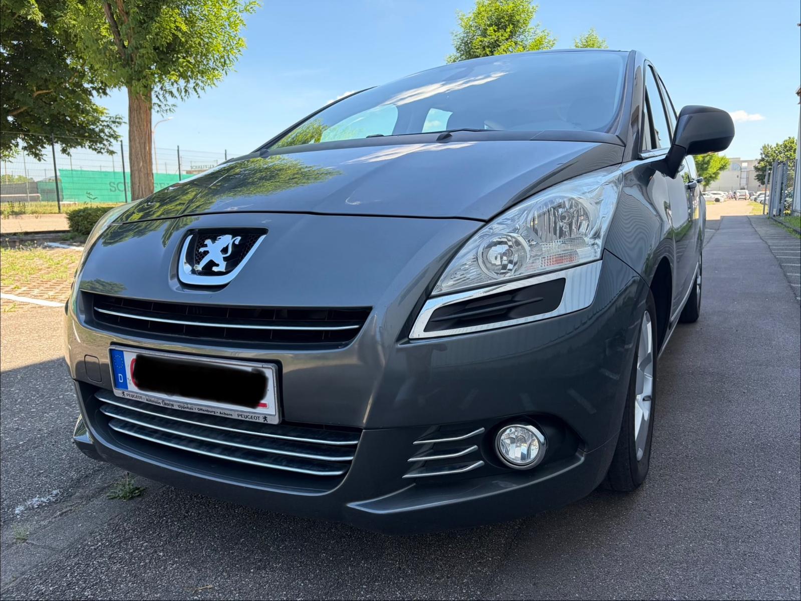 Peugeot 5008 Premium 1. Hand Panorama Gepflegt