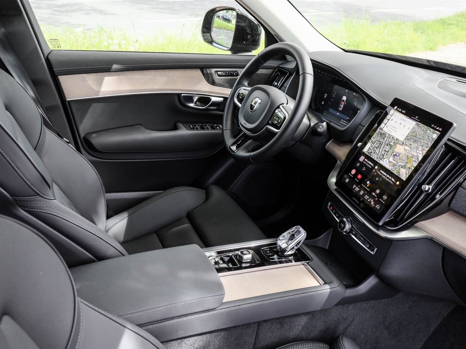 Volvo XC90 T8 AWD Plus Dark Reskin NP:95.590,-//PANO/H imagem 3