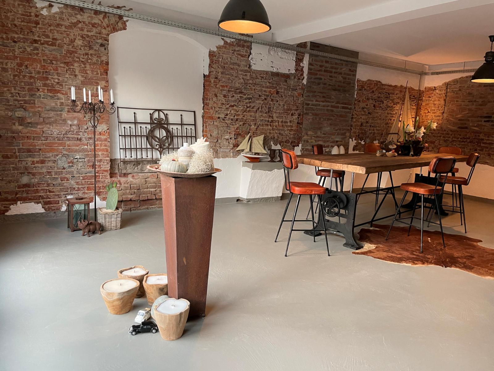 showroom-image-top