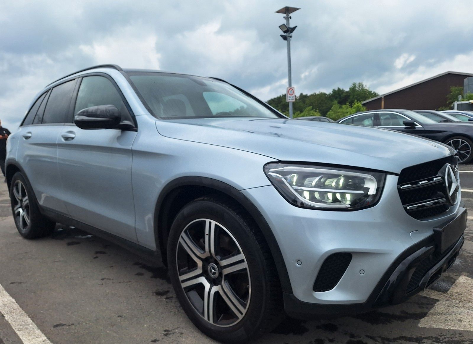 MERCEDES-BENZ GLC 200d*Pano*Navi*Leder*LED*Cam-PDC*AHK
