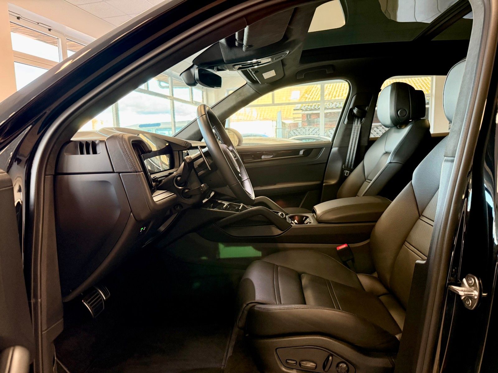 Fahrzeugabbildung Porsche Cayenne GTS SportDesign/Panorama/InnoDrive