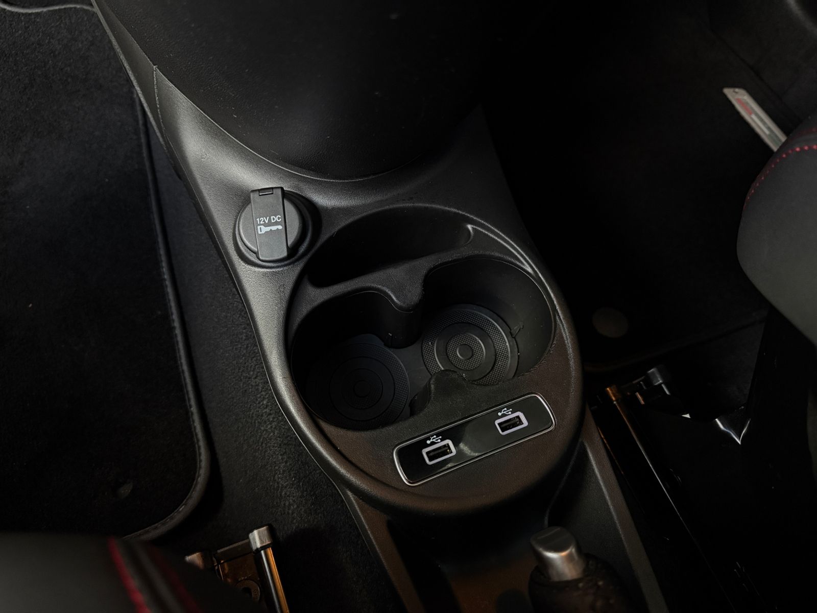Fahrzeugabbildung Abarth 695 Competizione BEATS NAVI SABELT