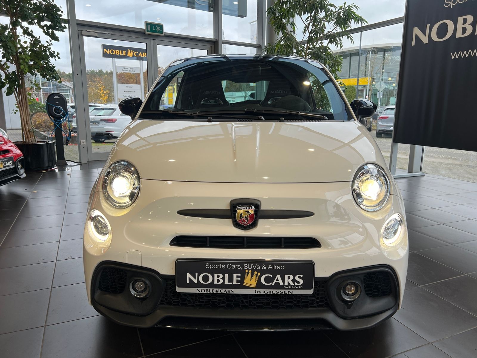 Fahrzeugabbildung Abarth 595 Competizione LEDER XEN NAV PDC ALU