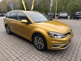 Volkswagen Golf Variant 1.0 TSI Sound - mit Benzin-Antrieb: Gelb, Kombi