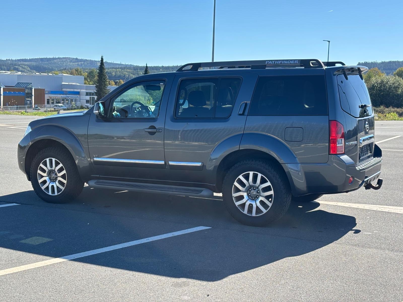 Nissan Pathfinder 3.0 dCi LE | 231 ch | BVA | 7 places | Bose | Toit ouvrant | Cuir chauffant à mémoire | Attelage amovible