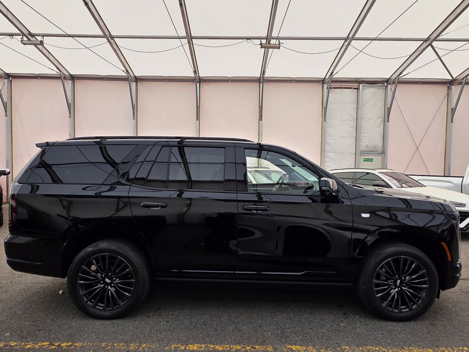 Fahrzeugabbildung Cadillac Escalade Sport Platinum T1: 129.000 EUR, Stock !