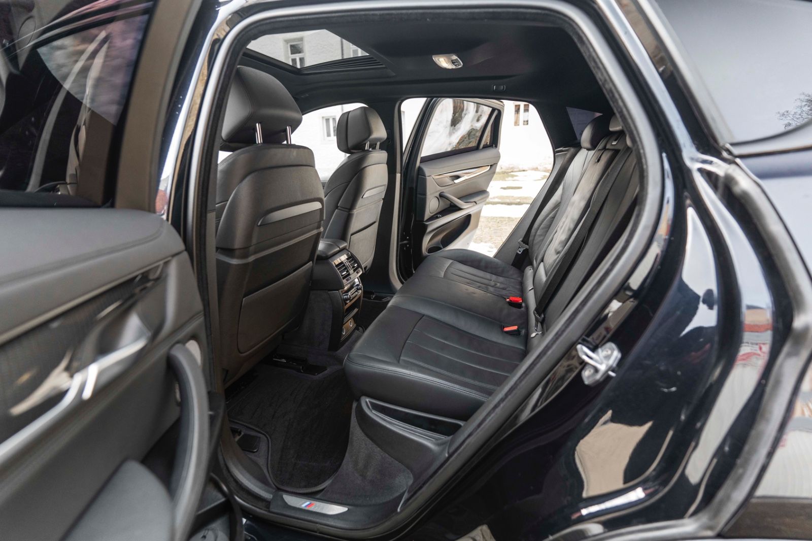 Fahrzeugabbildung BMW X6 xDrive35i M-Sport H&K KAM NAV M+S