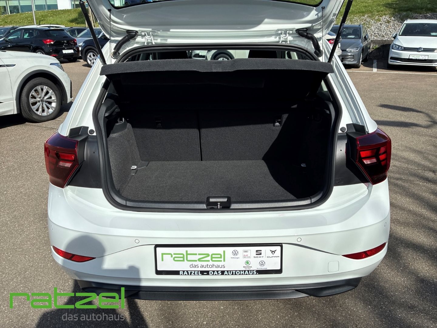 Fahrzeugabbildung Volkswagen Polo Life 1.0 TSI LED App Connect DAB Spurhaltea