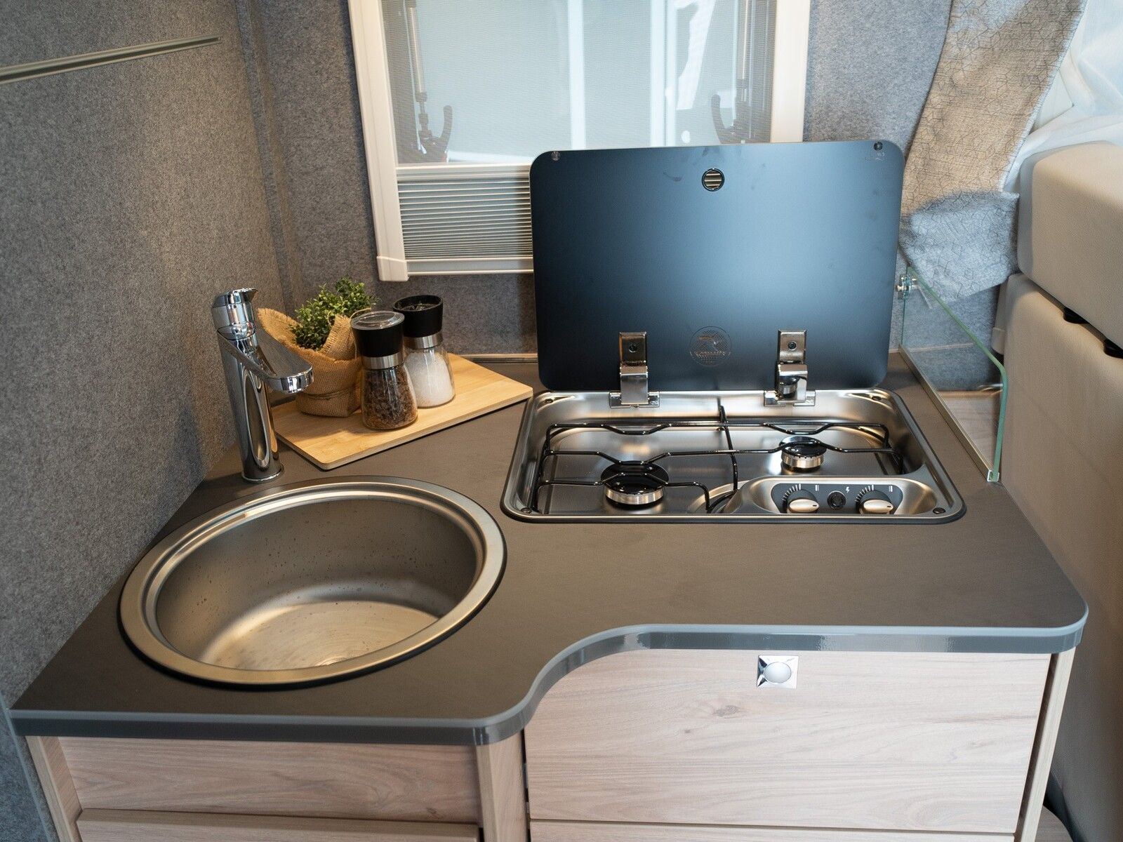 Fahrzeugabbildung Dethleffs Just Go Active T 7055 EBL Assistenz+Active Paket