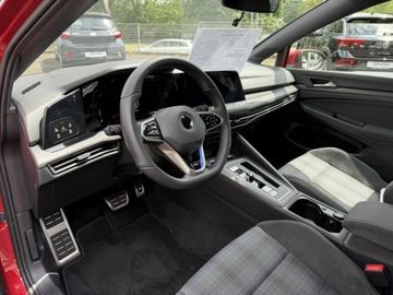 Fotografie des VW Golf VIII 1,4l eHybrid GTE, Systemleistung 180kW